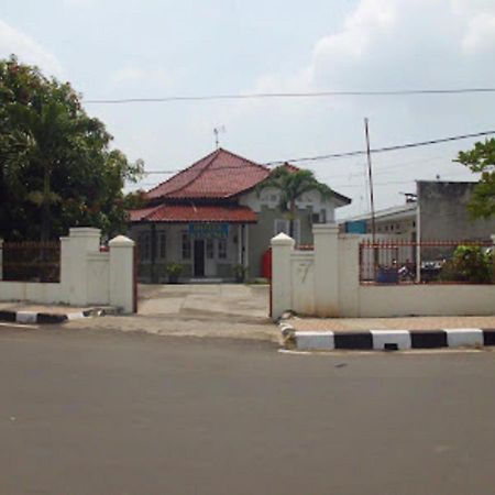 Oyo 90865 Hotel Kusuma Purwakarta 加拉旺 外观 照片
