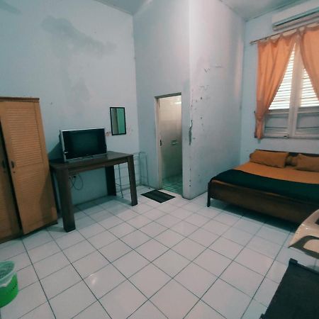 Oyo 90865 Hotel Kusuma Purwakarta 加拉旺 外观 照片