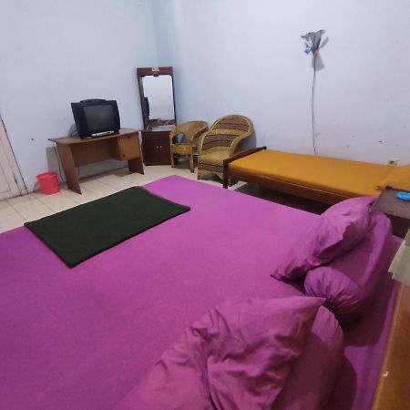 Oyo 90865 Hotel Kusuma Purwakarta 加拉旺 外观 照片