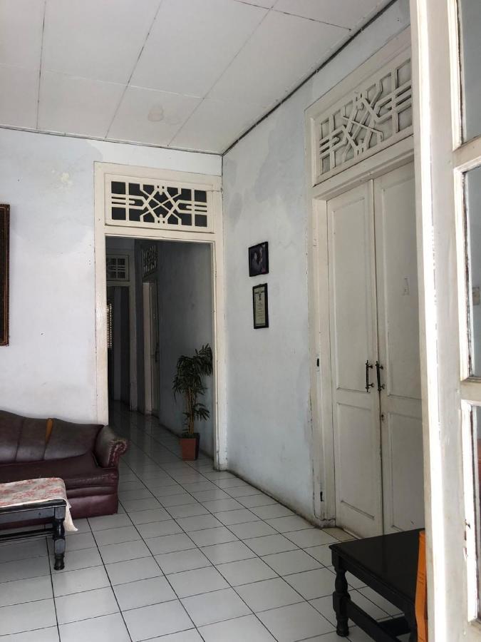 Oyo 90865 Hotel Kusuma Purwakarta 加拉旺 外观 照片