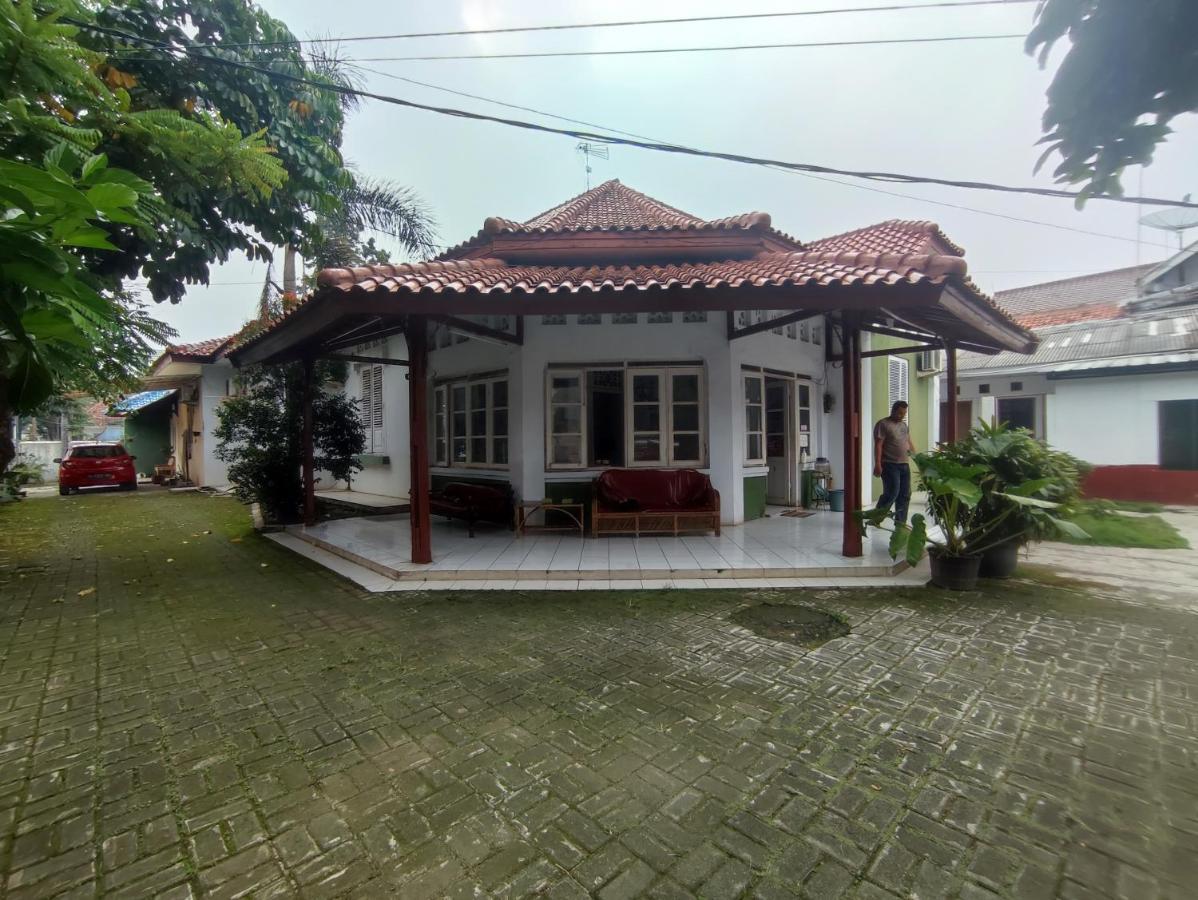 Oyo 90865 Hotel Kusuma Purwakarta 加拉旺 外观 照片