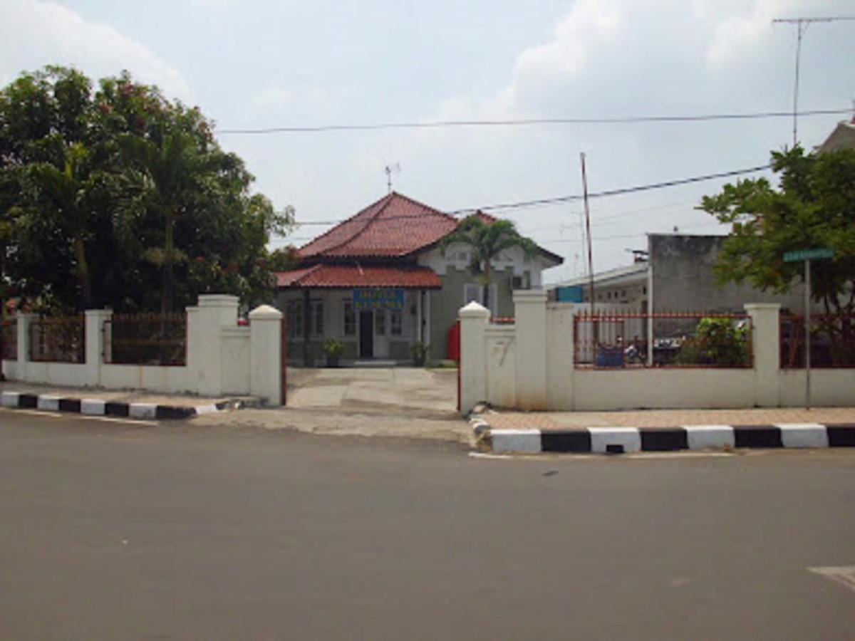 Oyo 90865 Hotel Kusuma Purwakarta 加拉旺 外观 照片