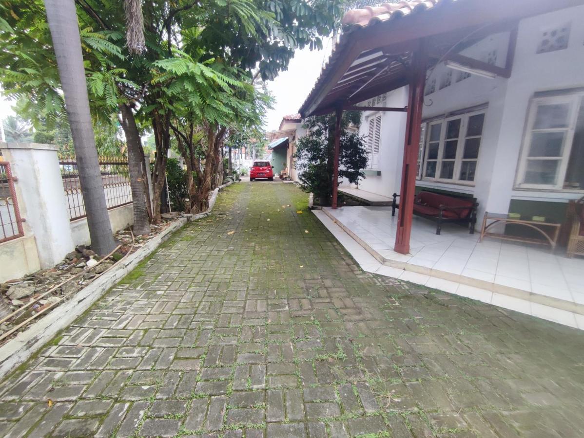 Oyo 90865 Hotel Kusuma Purwakarta 加拉旺 外观 照片