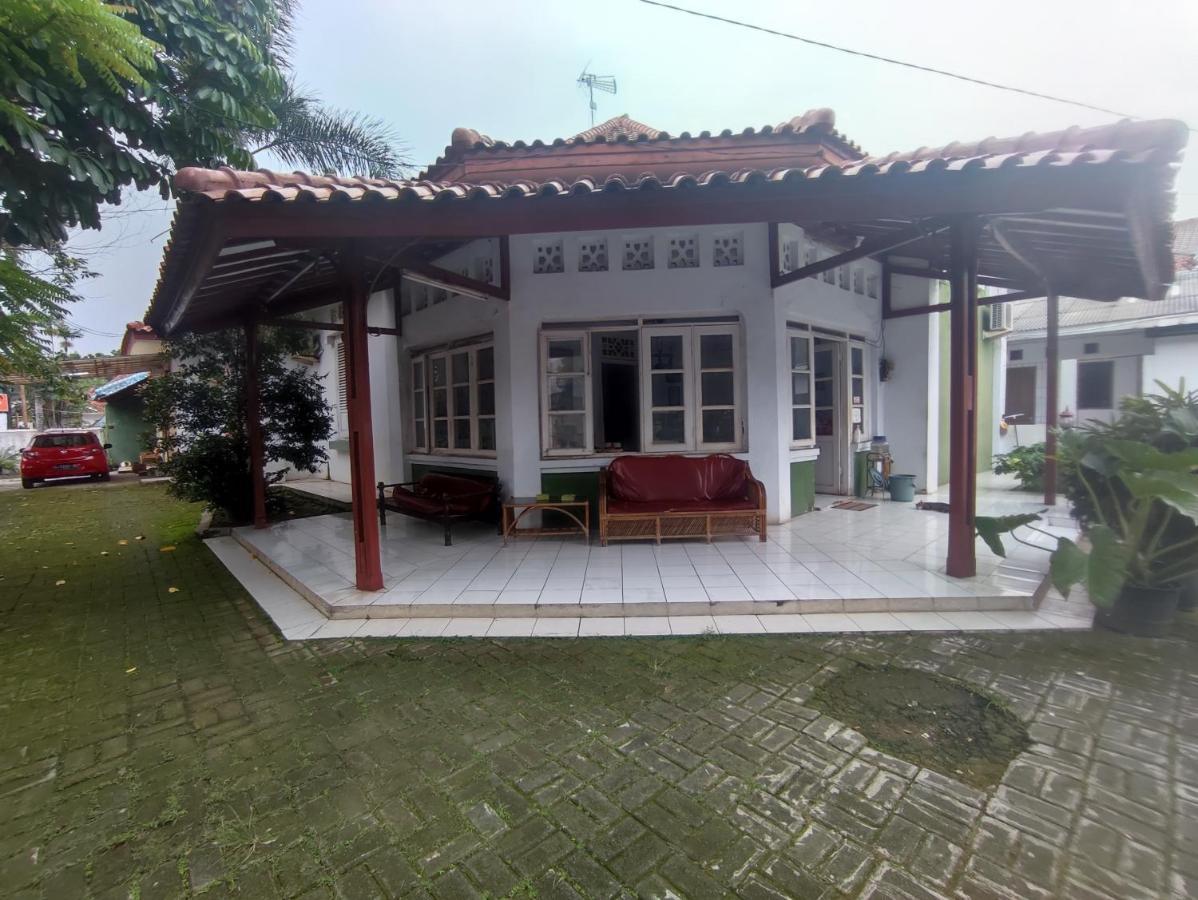 Oyo 90865 Hotel Kusuma Purwakarta 加拉旺 外观 照片