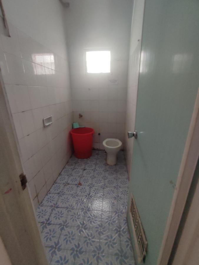 Oyo 90865 Hotel Kusuma Purwakarta 加拉旺 外观 照片