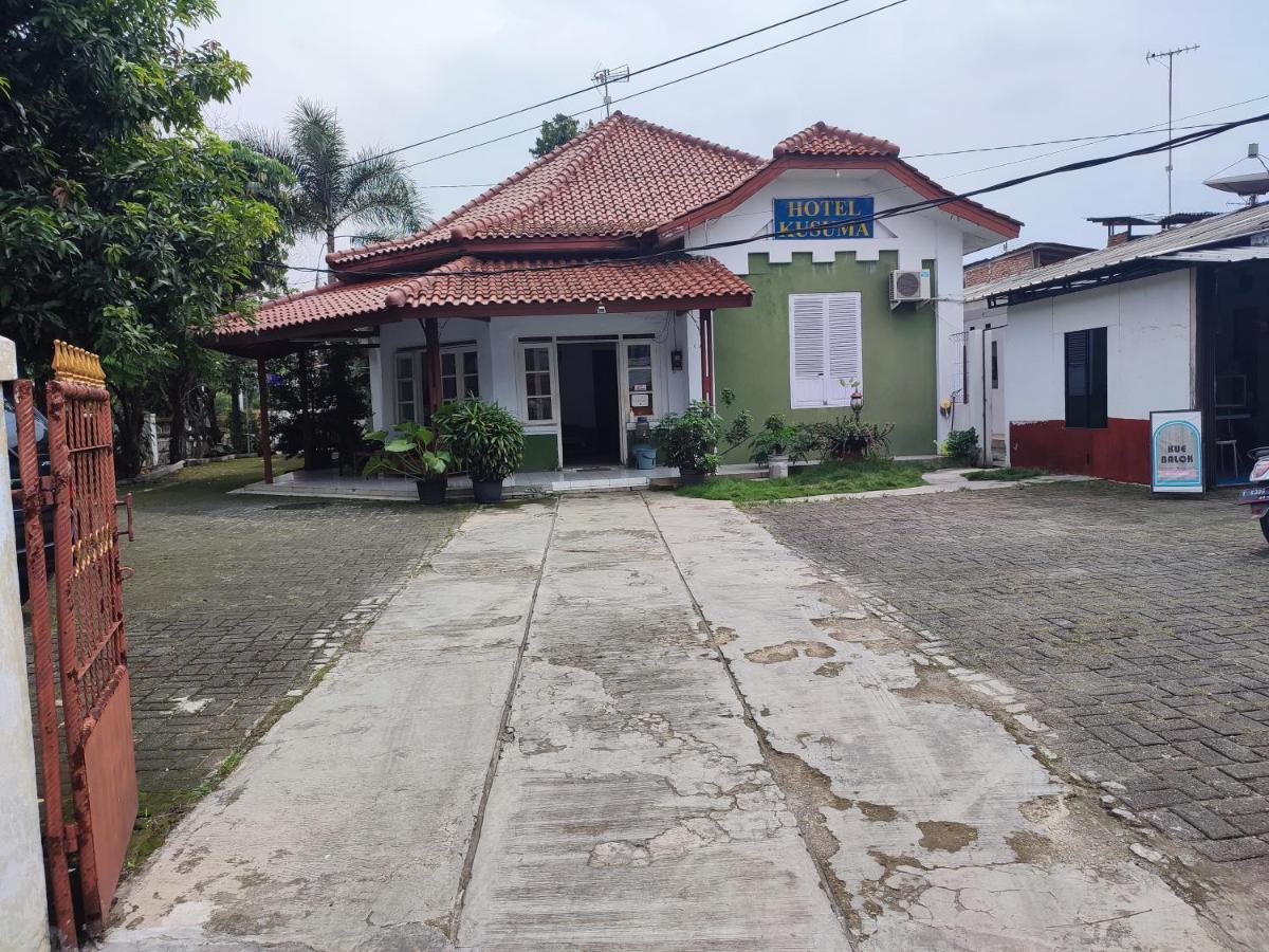 Oyo 90865 Hotel Kusuma Purwakarta 加拉旺 外观 照片
