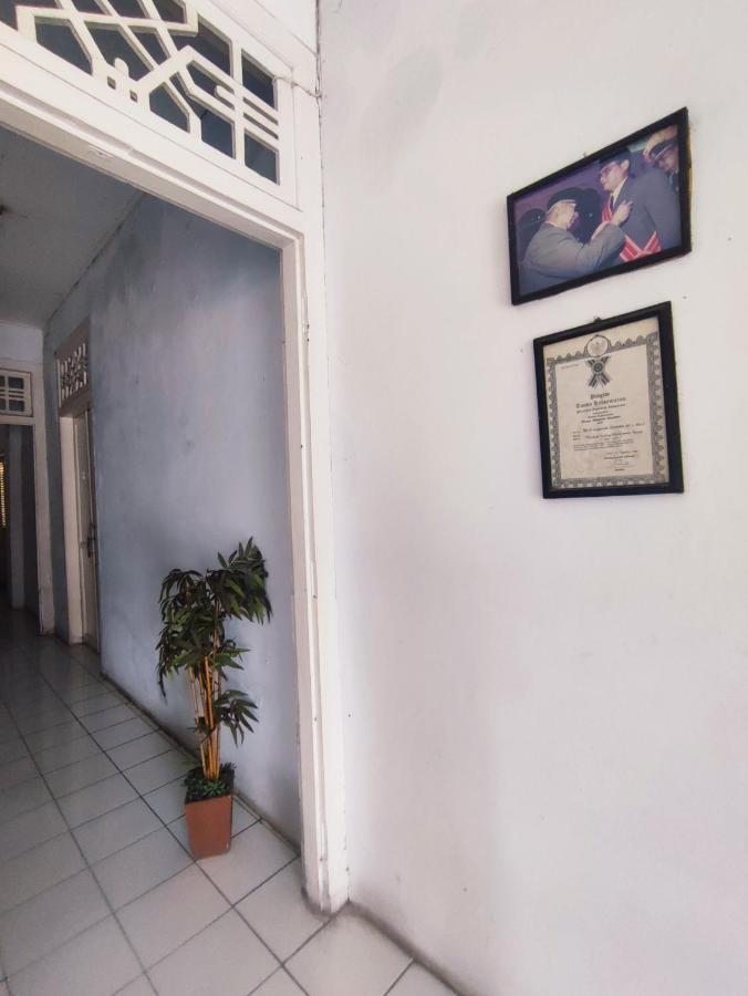Oyo 90865 Hotel Kusuma Purwakarta 加拉旺 外观 照片