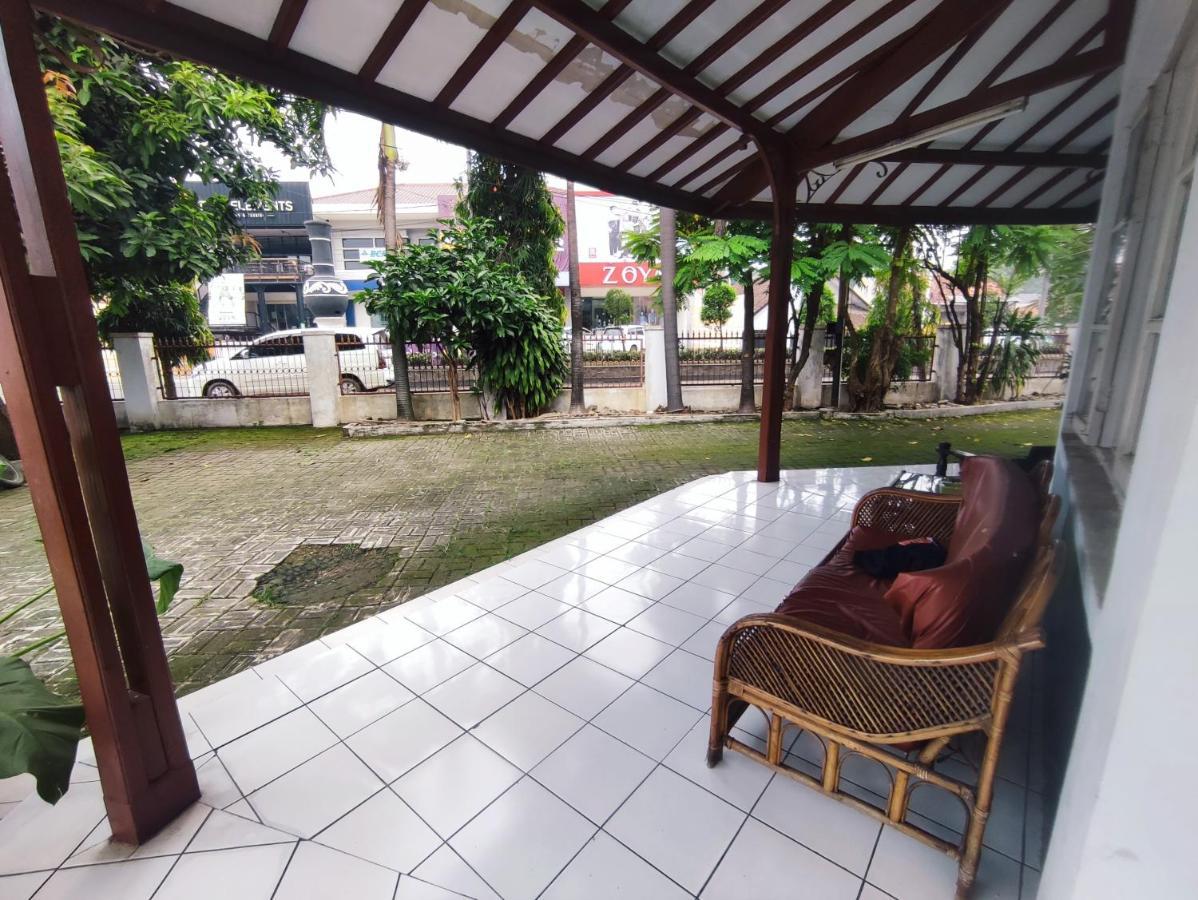 Oyo 90865 Hotel Kusuma Purwakarta 加拉旺 外观 照片