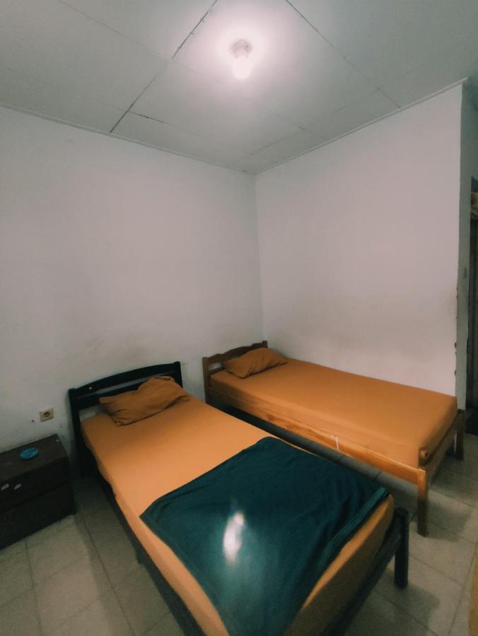 Oyo 90865 Hotel Kusuma Purwakarta 加拉旺 外观 照片