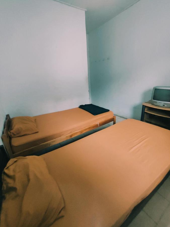 Oyo 90865 Hotel Kusuma Purwakarta 加拉旺 外观 照片