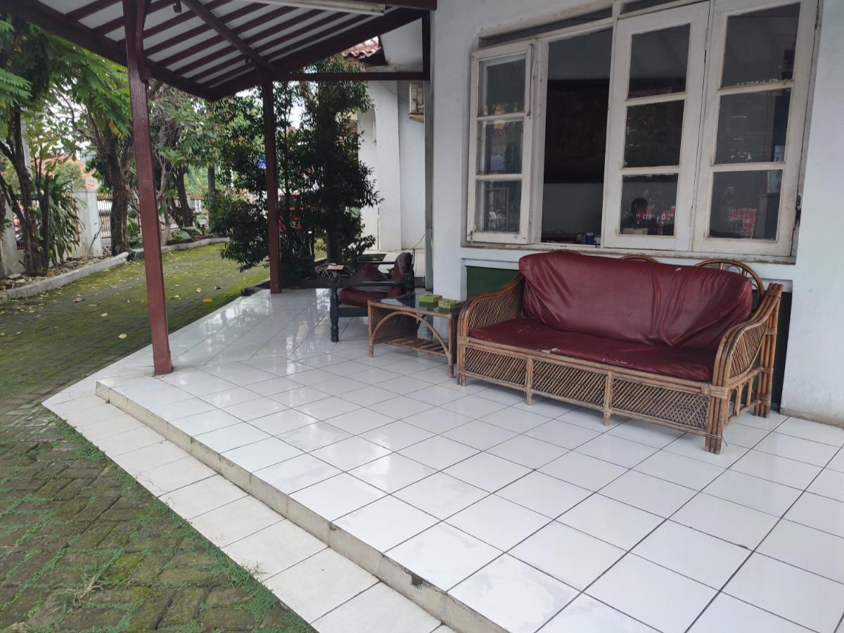 Oyo 90865 Hotel Kusuma Purwakarta 加拉旺 外观 照片