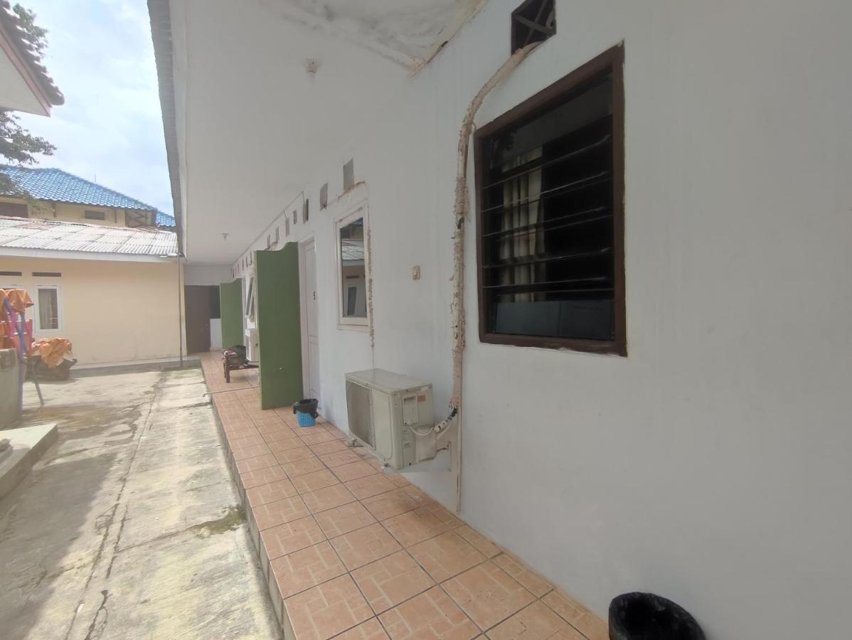 Oyo 90865 Hotel Kusuma Purwakarta 加拉旺 外观 照片