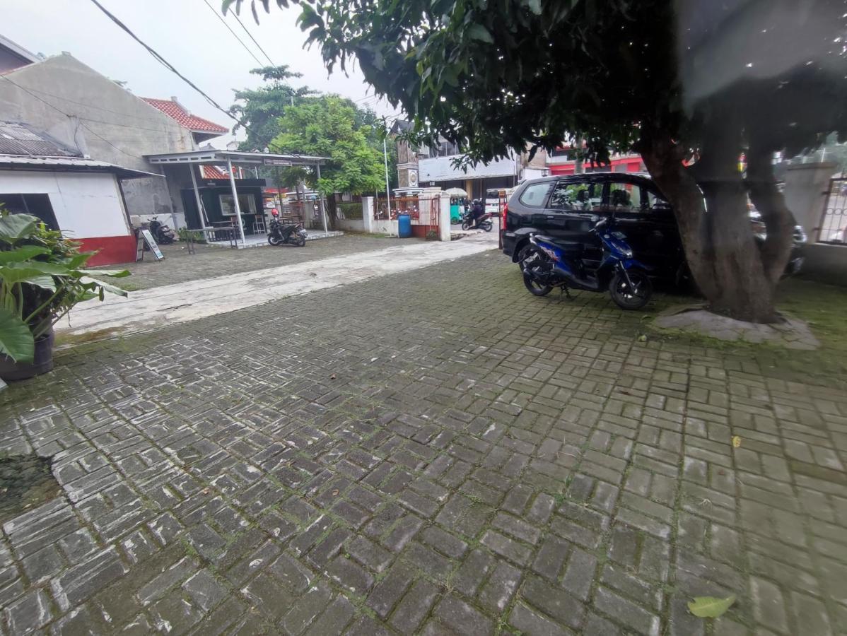 Oyo 90865 Hotel Kusuma Purwakarta 加拉旺 外观 照片