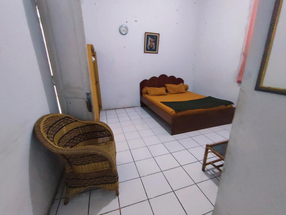 Oyo 90865 Hotel Kusuma Purwakarta 加拉旺 外观 照片