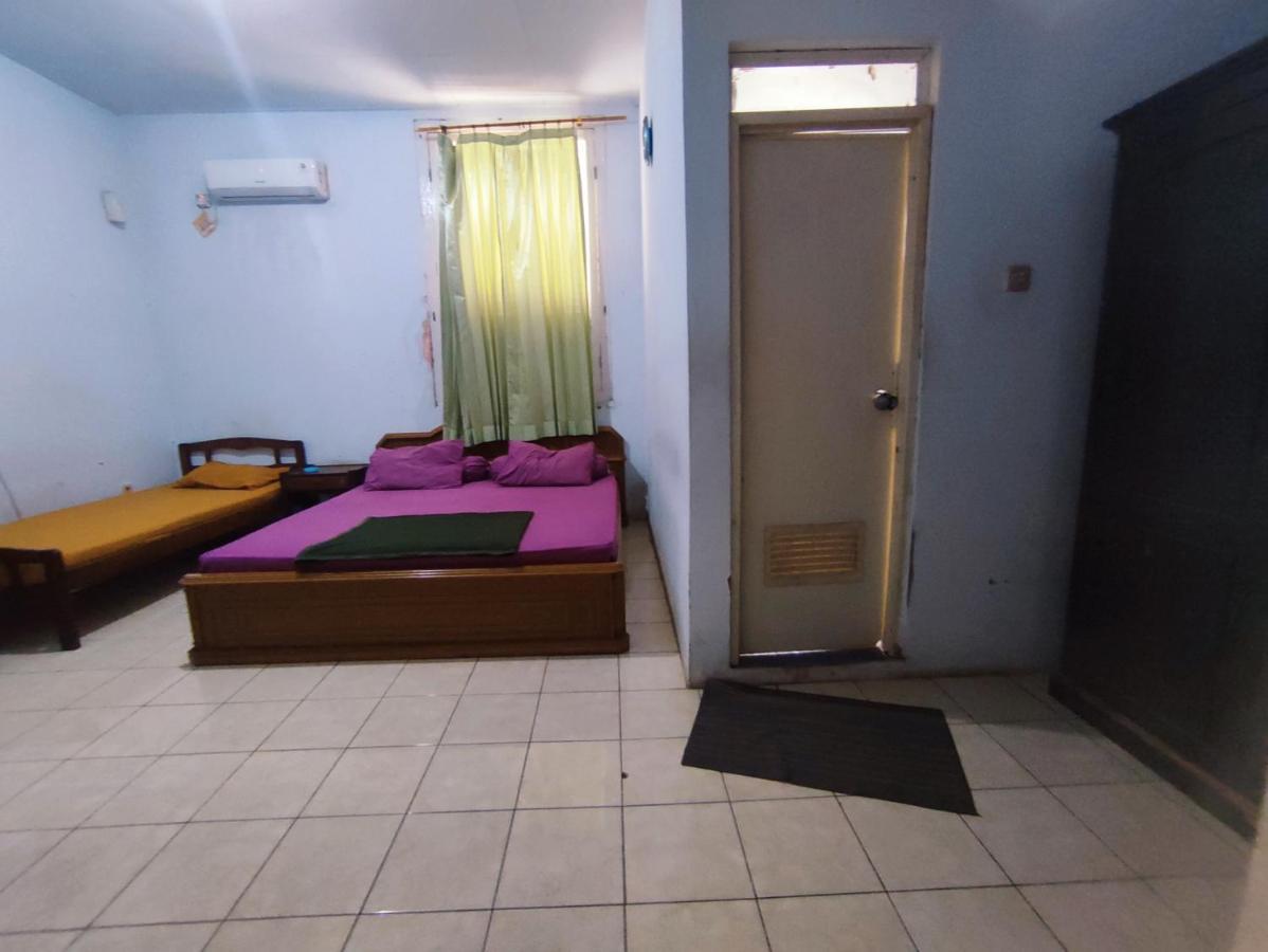 Oyo 90865 Hotel Kusuma Purwakarta 加拉旺 外观 照片