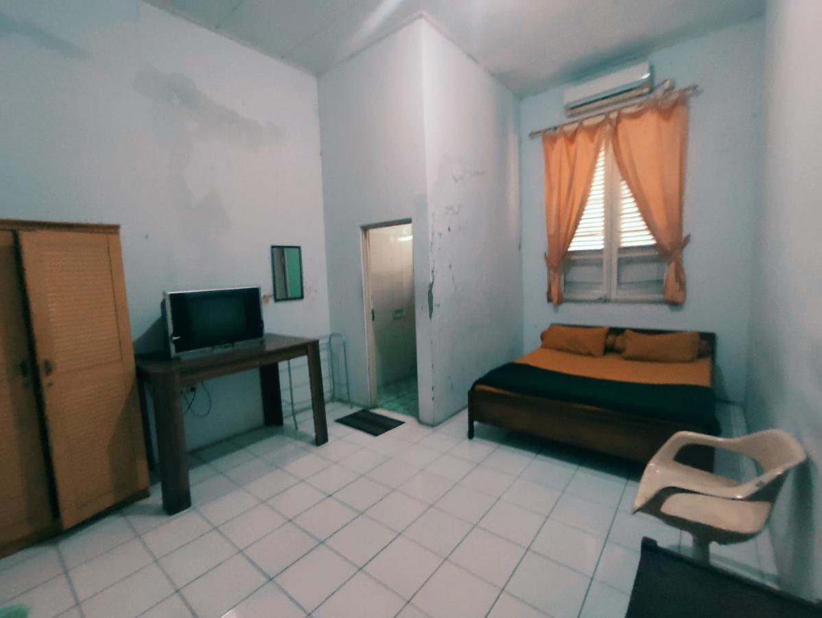 Oyo 90865 Hotel Kusuma Purwakarta 加拉旺 外观 照片