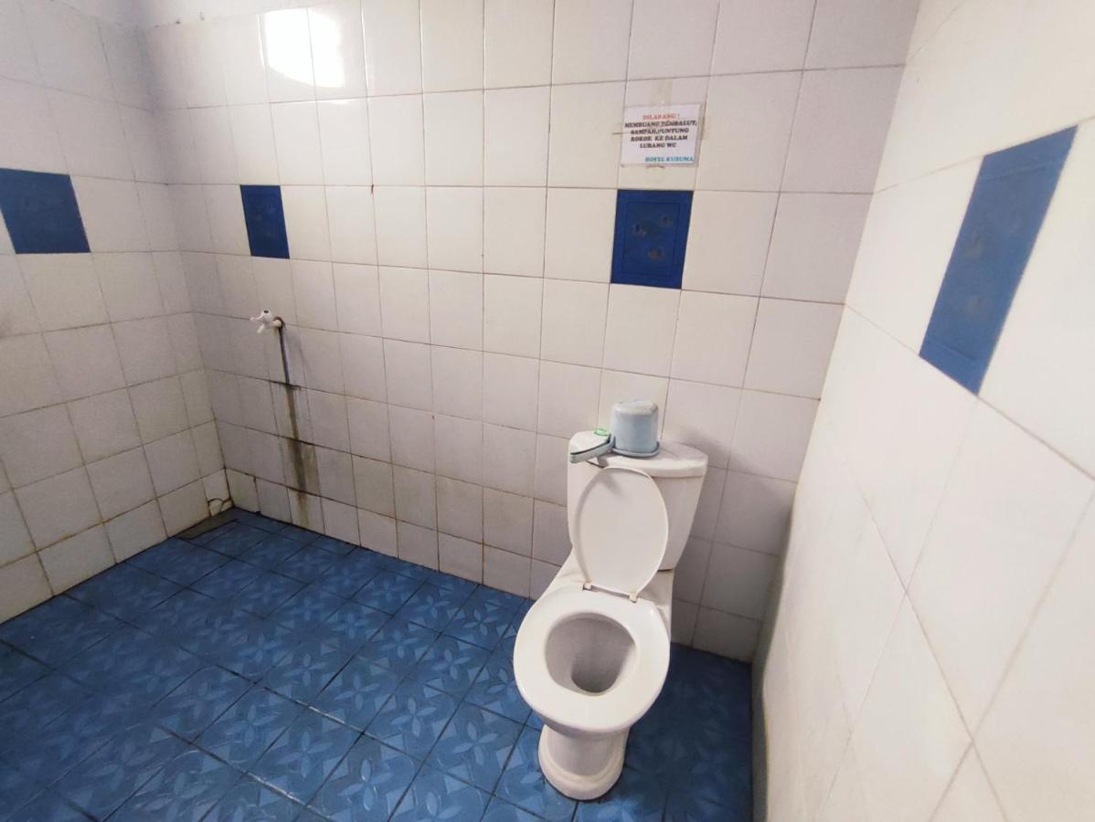 Oyo 90865 Hotel Kusuma Purwakarta 加拉旺 外观 照片