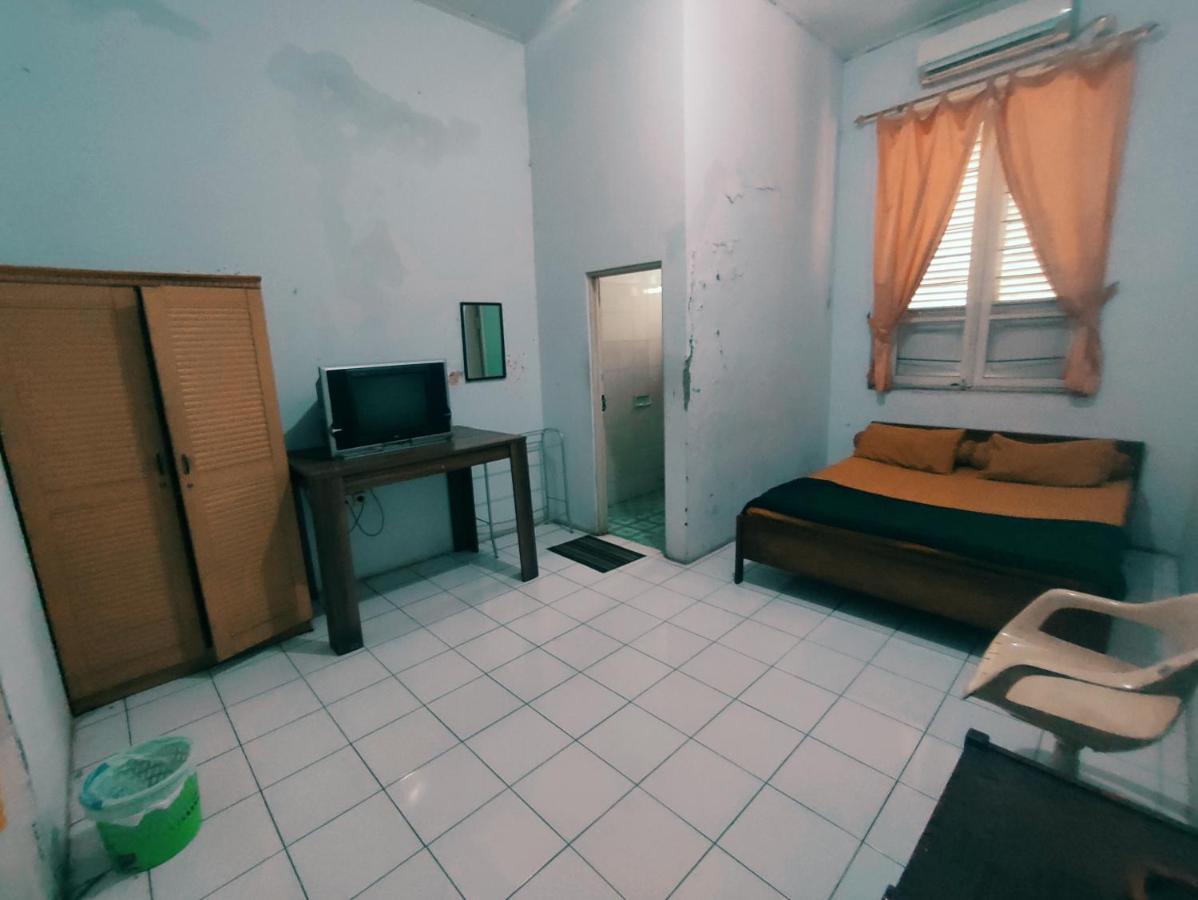 Oyo 90865 Hotel Kusuma Purwakarta 加拉旺 外观 照片