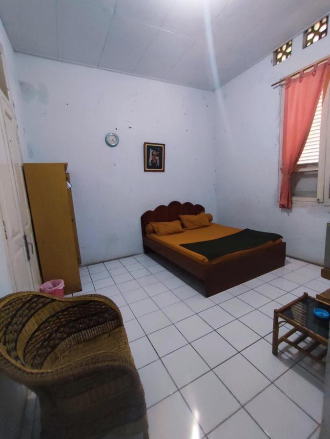 Oyo 90865 Hotel Kusuma Purwakarta 加拉旺 外观 照片